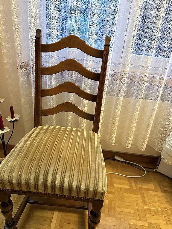 Tische: Massiv Holz Tisch mit Stühlen  – Gebraucht aus Neftenbach von bel_9lt9 2