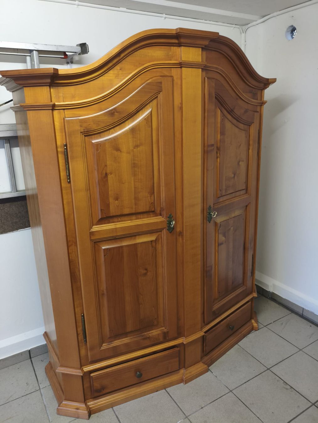 Armadi: Massiver Holzschrank – Usato da Stein AG venduto da alb_2bs8