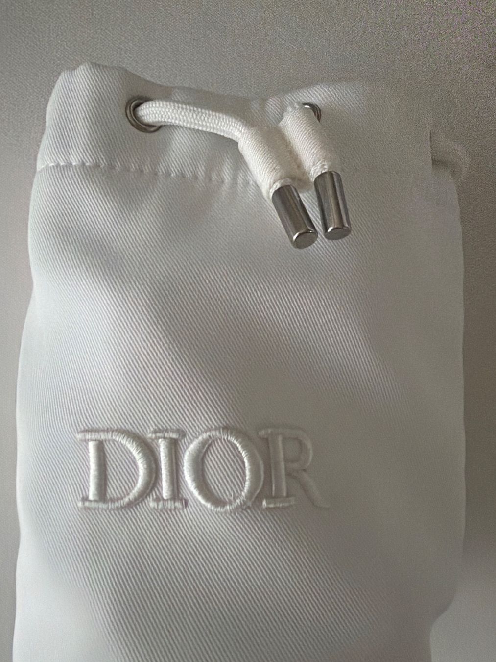 Dior Kosmetikkoffer: Dior Weißer Make-up-Beutel – Gebraucht aus Adligenswil von goverla11 1