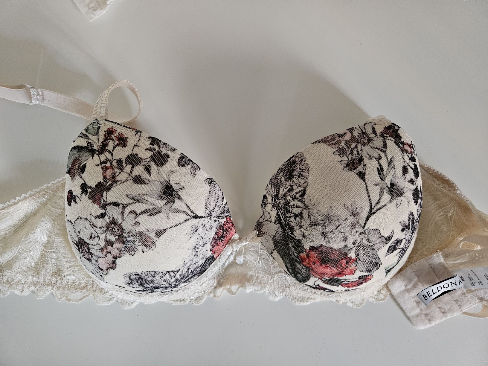 Sonstige Unterwäsche: Beldona BH 80D – Neu und originalverpackt aus Ennetbürgen von LebuniaNW