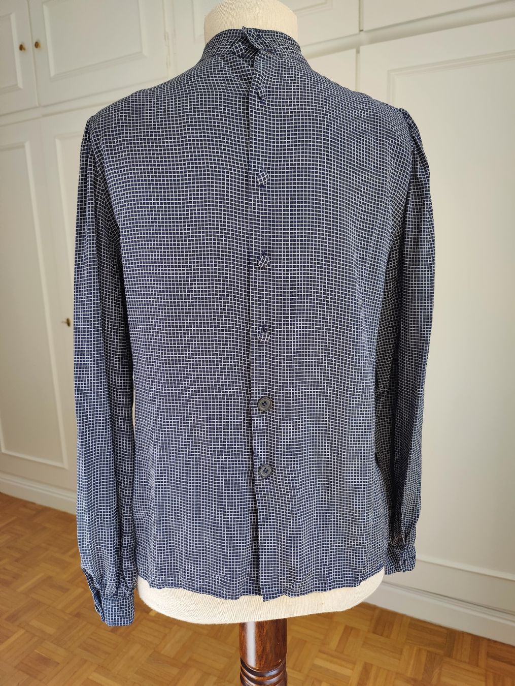Camicette: Vintage Silk Blouse with Romantic Statement Collar – Nuovo (secondo la descrizione) da La Tour-de-Peilz venduto da dAutrefois 3