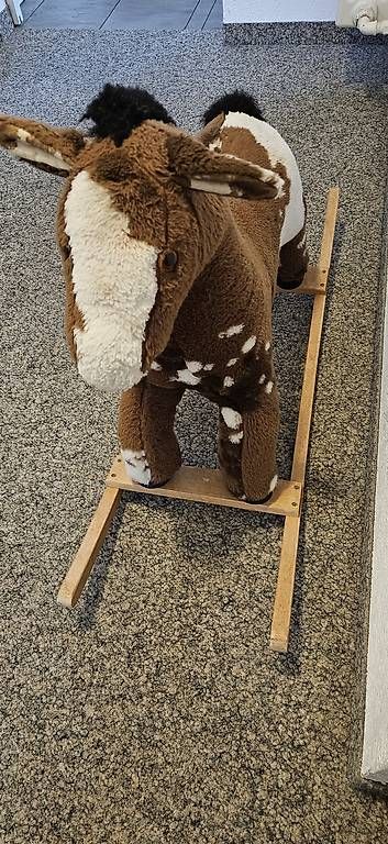 Jouets: Schaukelpferd – D'occasion à Aarau Rohr par Adoxa 1