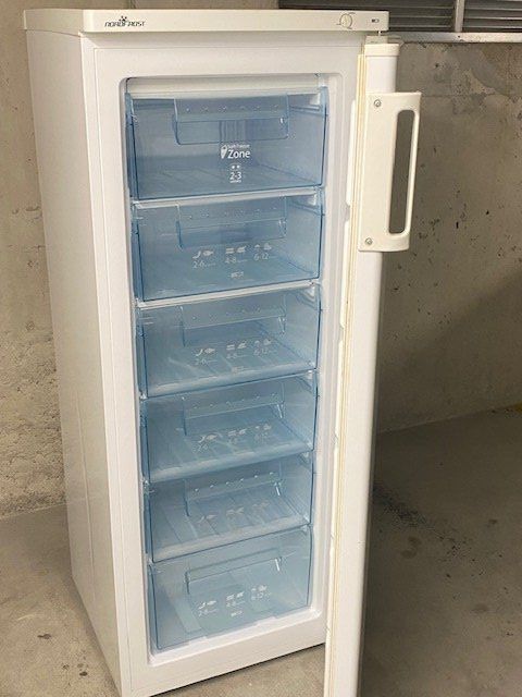 Gefrierschrank: Gefrierschrank – Gebraucht aus Niederhasli von Tigerproduct 1