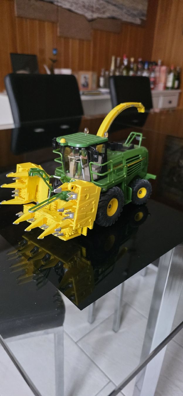 Kit di modellismo & Modellini statici: John Deere 7500 Häcksler – Usato da Rüti b. Büren venduto da Thoko 2