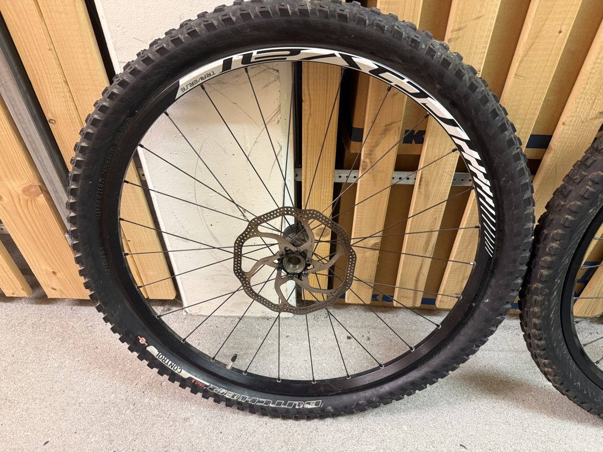 Mavic Pièces détachées: MTB Wheelset 26 Roval + Mavic  – D'occasion à Giswil par urr_7c5j 1