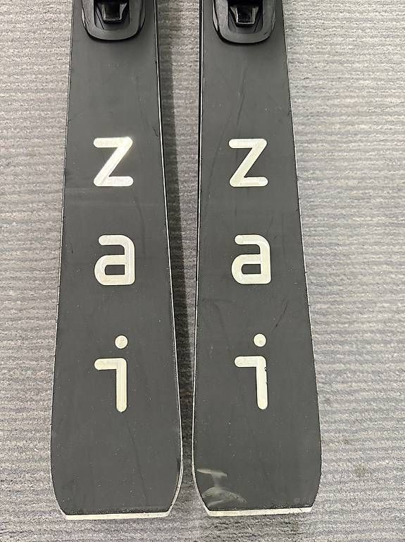 Sci: ZAI Premium Ski 165 cm mit Tyrolia GripWalk Bindung  – Usato da Sursee venduto da pilatus.sport 3