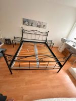 Bett mit CH-Lattenrost inkl. 2 Nachttische, Metall schwarz