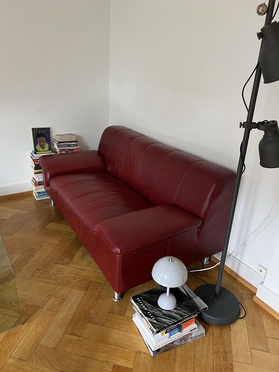 Sofas: Leather Sofa in Red, Two-Seater – Gebraucht aus Basel von jas_h9g2 3