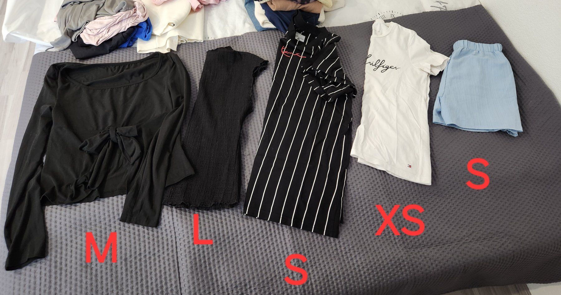 Lotti di vestiti: Damen Kleiderpaket, Grösse XS-L – Usato da Oftringen venduto da Leleni 1