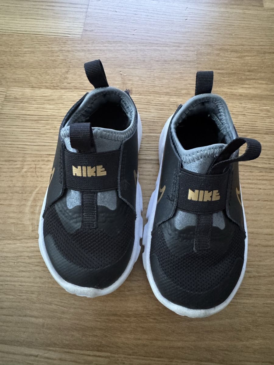 Nike Scarpe per ragazzi: Baskets Nike enfant, très bon état – Usato da La Chaux-de-Fonds venduto da kel_9khc 1