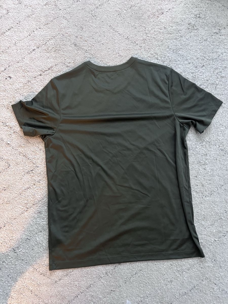 Nike T-shirt: Nike Performance T-Shirt basic - olive Gr. L – Usato da Emmenbrücke venduto da ThomiE01 1