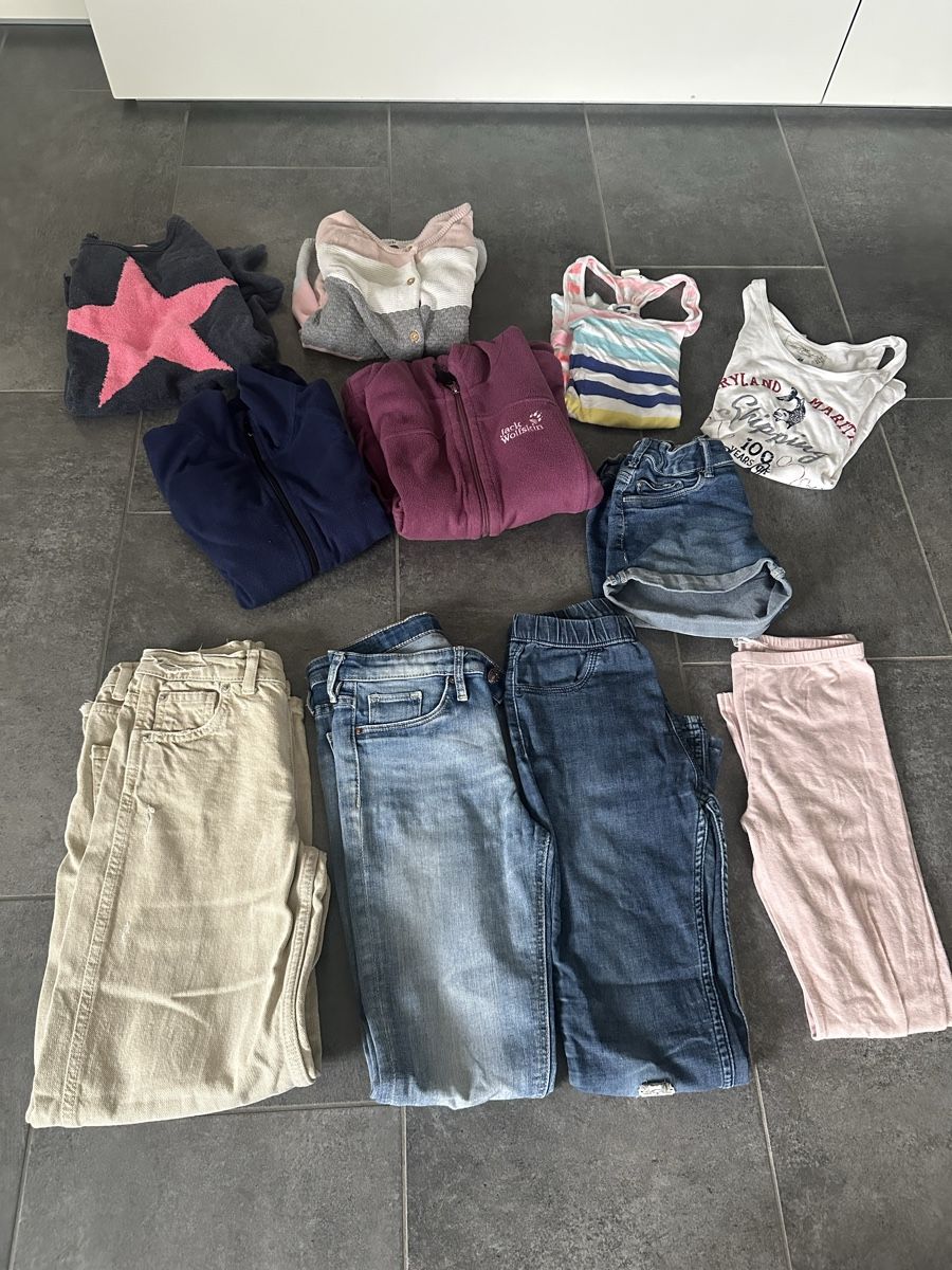 Kleiderpakete & -sets: Kleiderset Girl 134/140 – Gebraucht aus Oberönz von PeFeHo