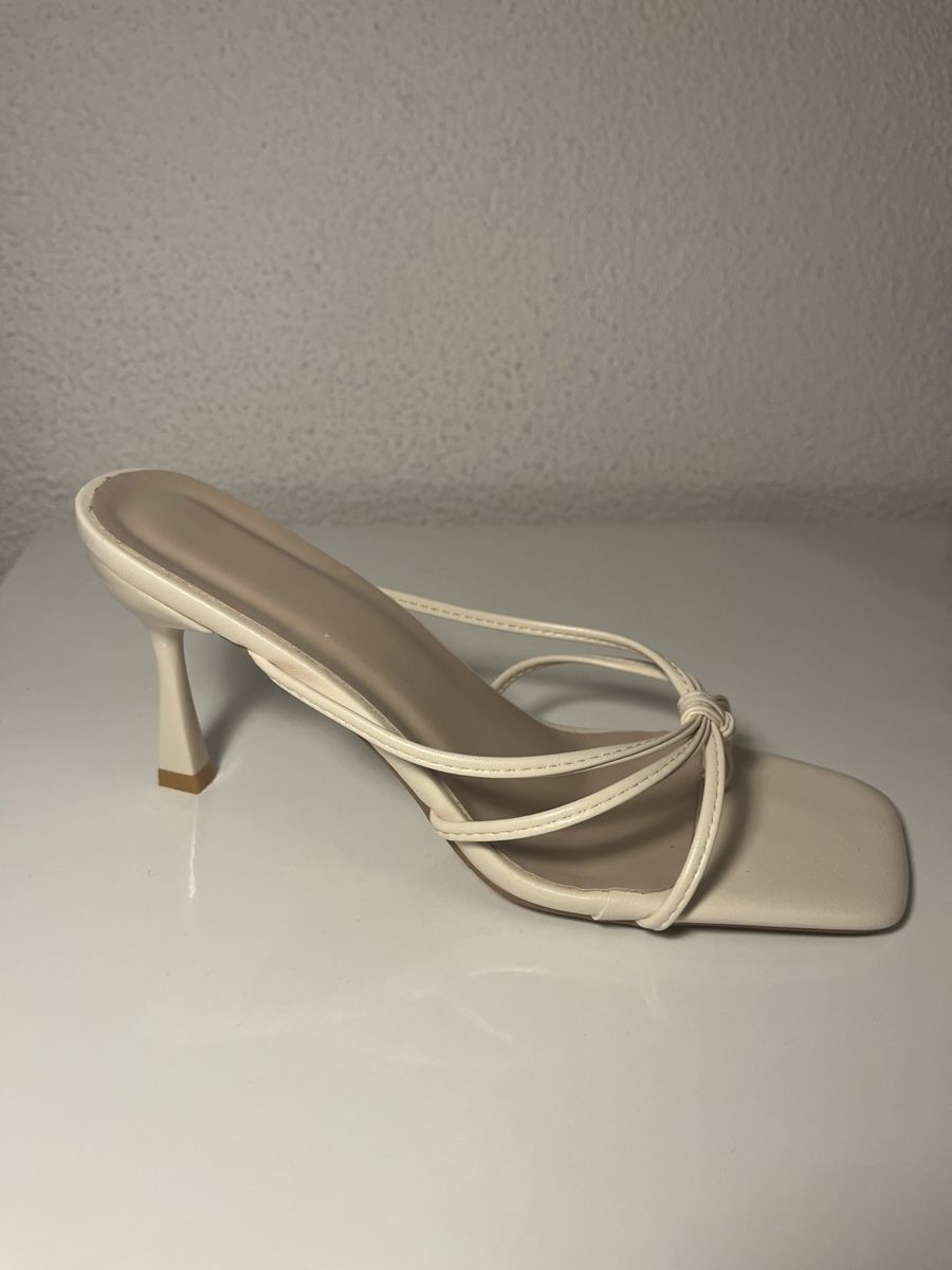 Scarpe da donna: Creme Beige Mules mit Absatz – Usato da Oetwil a.d. Limmat venduto da Onaledi 3