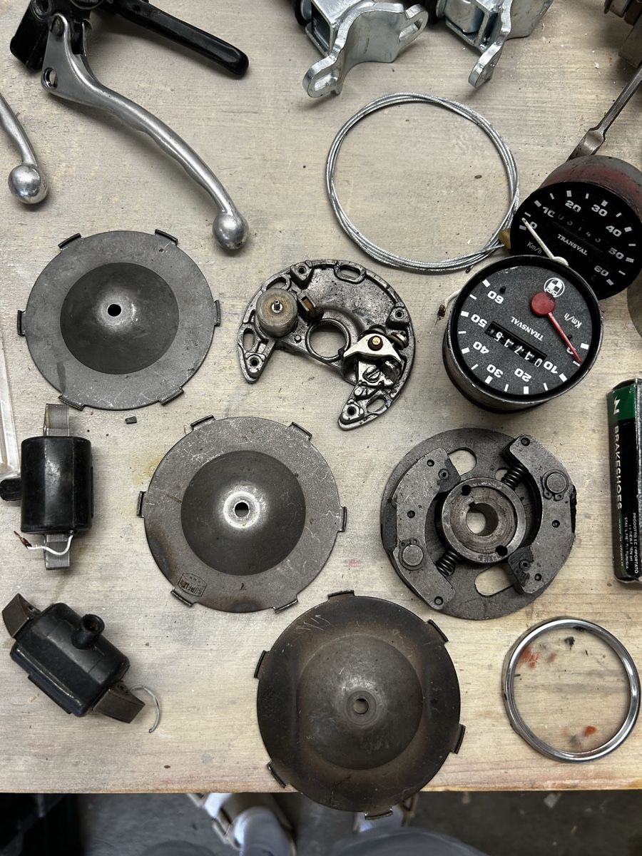 Puch Parti ricambio per ciclomotori: Puch Maxi Ersatzteile / Teilekonvolut / Mofa Oldtimer – Difettoso da Grabs venduto da Jonas.2005 2