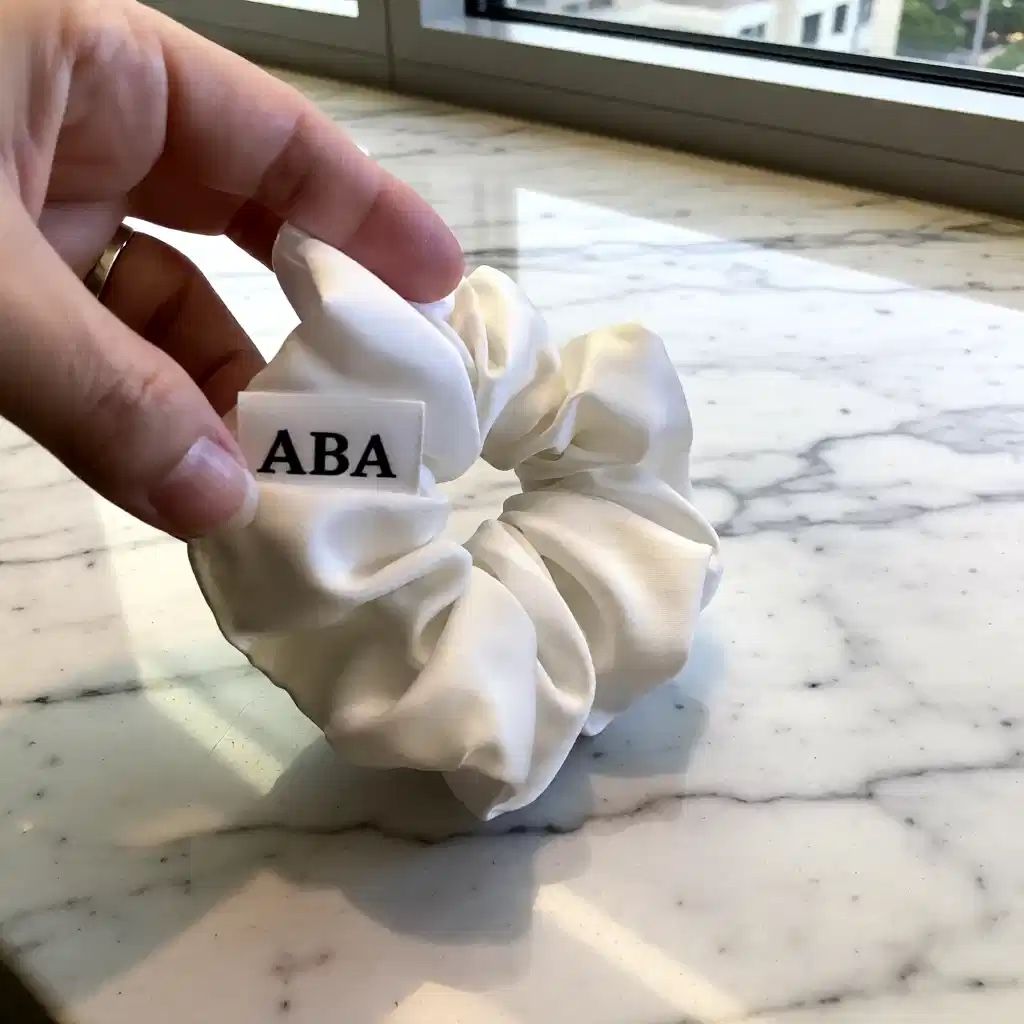 Accessori per capelli: Seide Scrunchie - Elegantes Weiß - Handgemachte - Neu! – Nuovo e nell'imballaggio originale da Vals venduto da ABA-Atelier 2