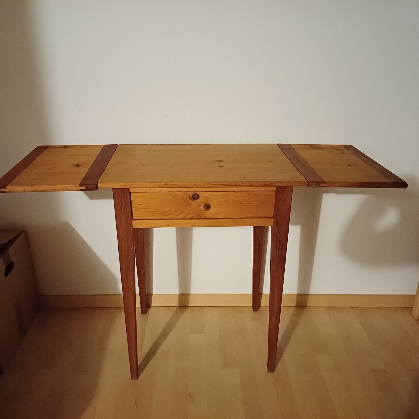 Tische: Tischli Holz massiv – Gebraucht aus Trimmis von grrose 2