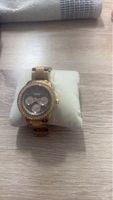 Goldene Fossil Uhr mit Glitzersteinen – Sommer-Accessoire