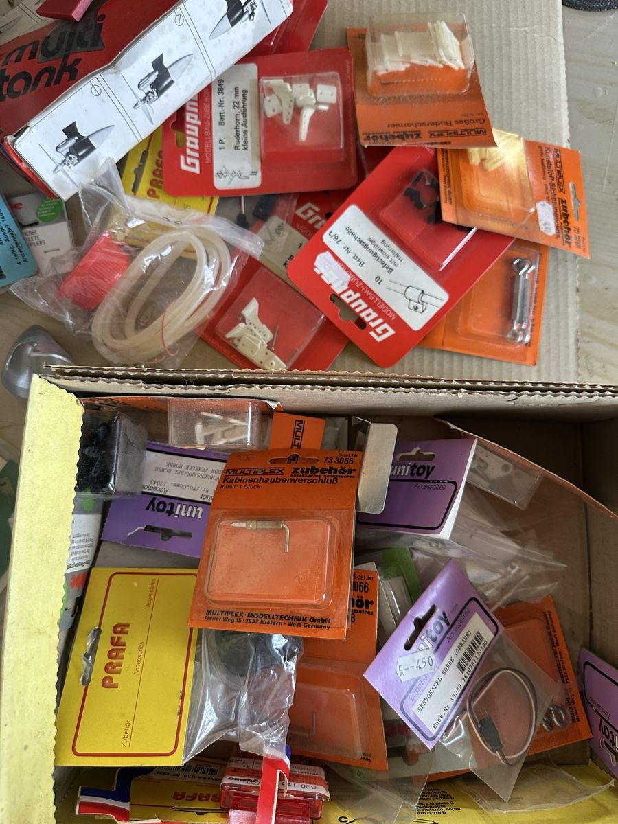 RC Modellbau: Lot divers matériel RC  – Defekt aus Chevroux von alex911 1