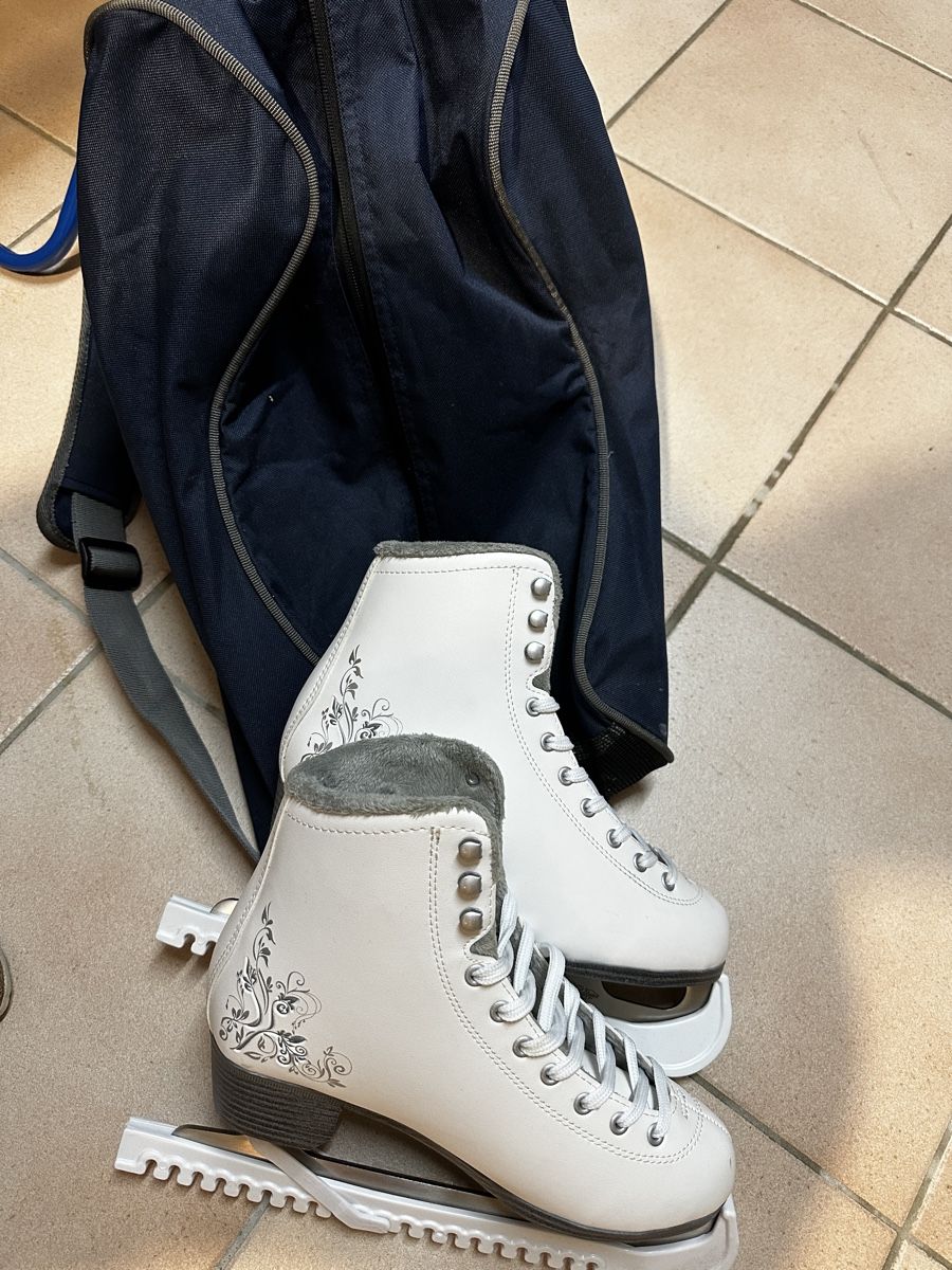 Pattini da ghiaccio: Patins à glace femme – Nuovo e nell'imballaggio originale da Confignon venduto da sandracorelli