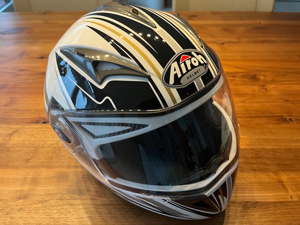 Airoh helmet best sale bargy design