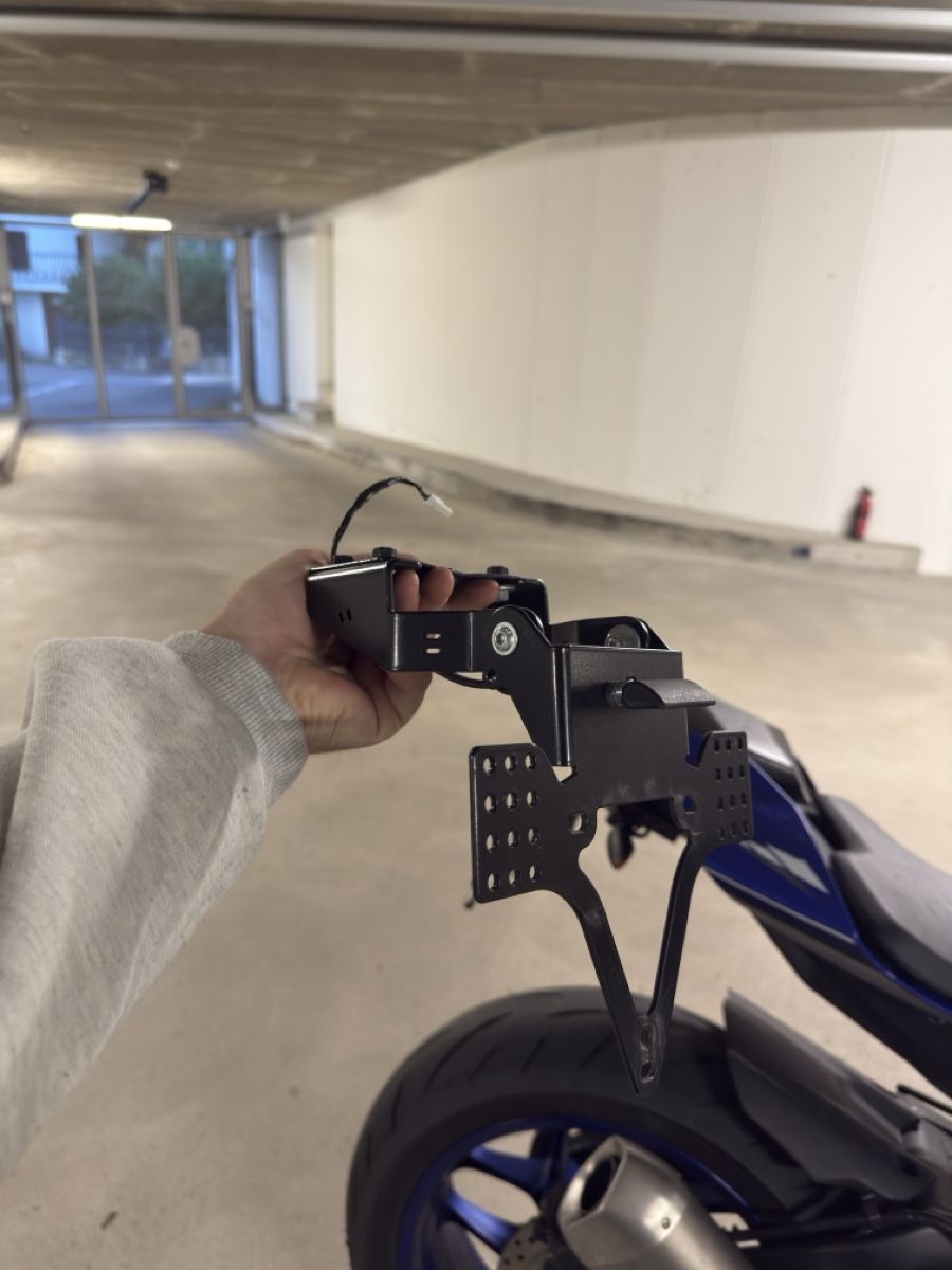 Yamaha Tutti i ricambio per moto: Yamaha r1 rn32 rn49 rn65 Kennzeichenhalter  – Usato da Spreitenbach venduto da den_29yy 1