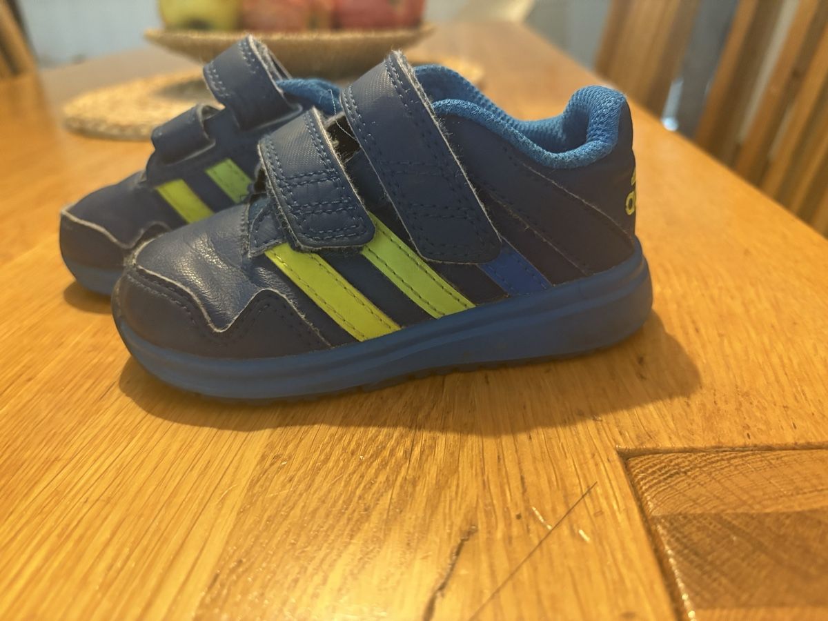 Adidas Scarpe per ragazzi: Chaussures enfant Adidas taille 21 – Usato da Attalens venduto da Skorpionica 2