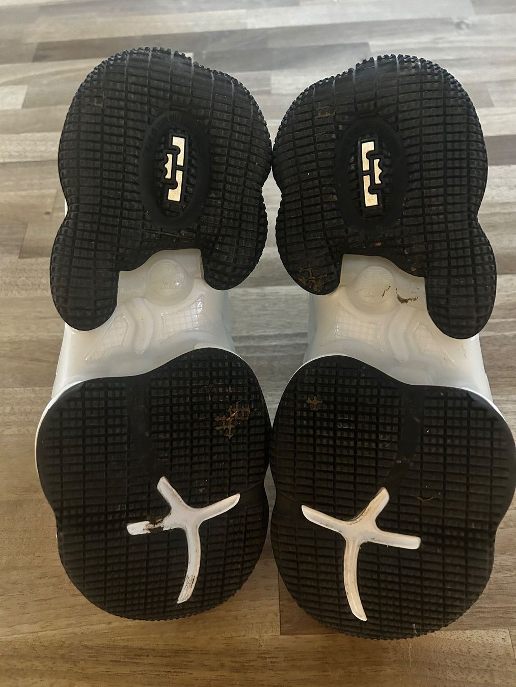 Nike Scarpe da uomo: Nike LeBron 19 Space Jam Grösse 40 – Usato da Oberwil-Lieli venduto da Mhd 4