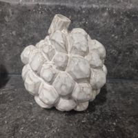 Dekorative Vase in Zapfenform, Keramik, Weiss