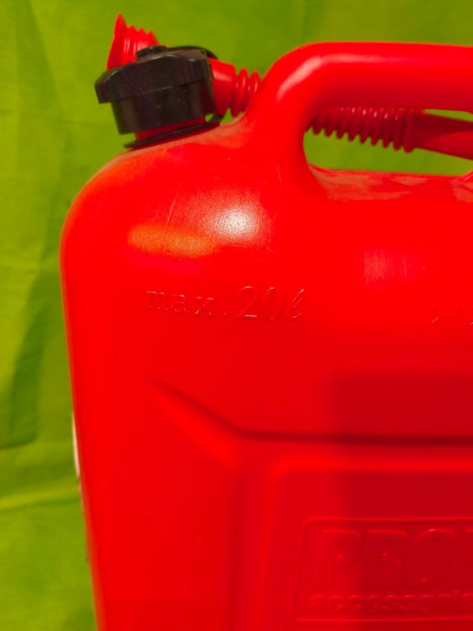 Taniche per benzina: Gebrauchte Kraftstoff Kanister 20L – Usato da Bassersdorf venduto da antikvintage 1