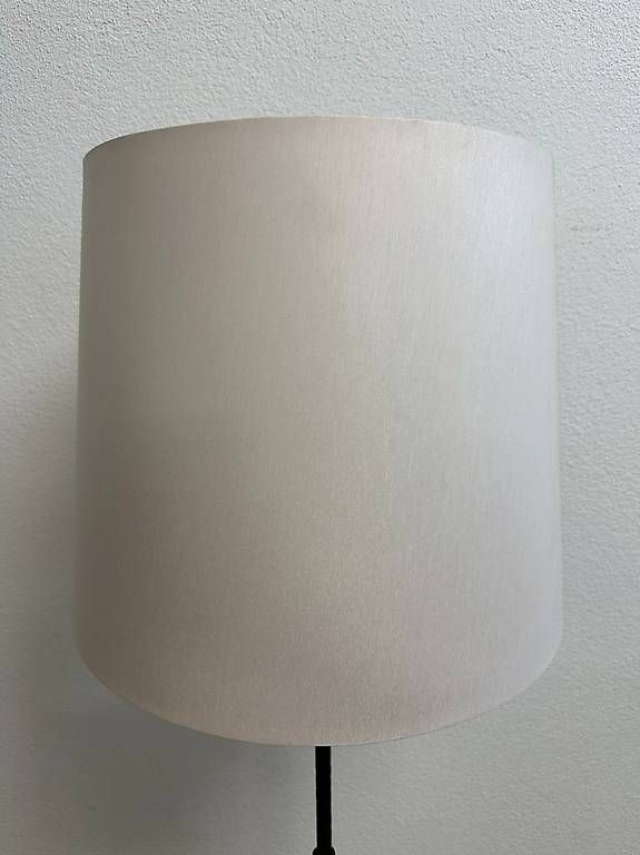 Lampade: Vintage Stehlampe aus Schmiedeeisen und Messingdetails – Usato da Obernau venduto da Arche_Noah_Brocki 1