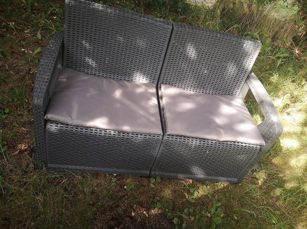 Set di tavolo e panche: Ensemble de jardin complet – Usato da Cheseaux-Lausanne venduto da poron 1
