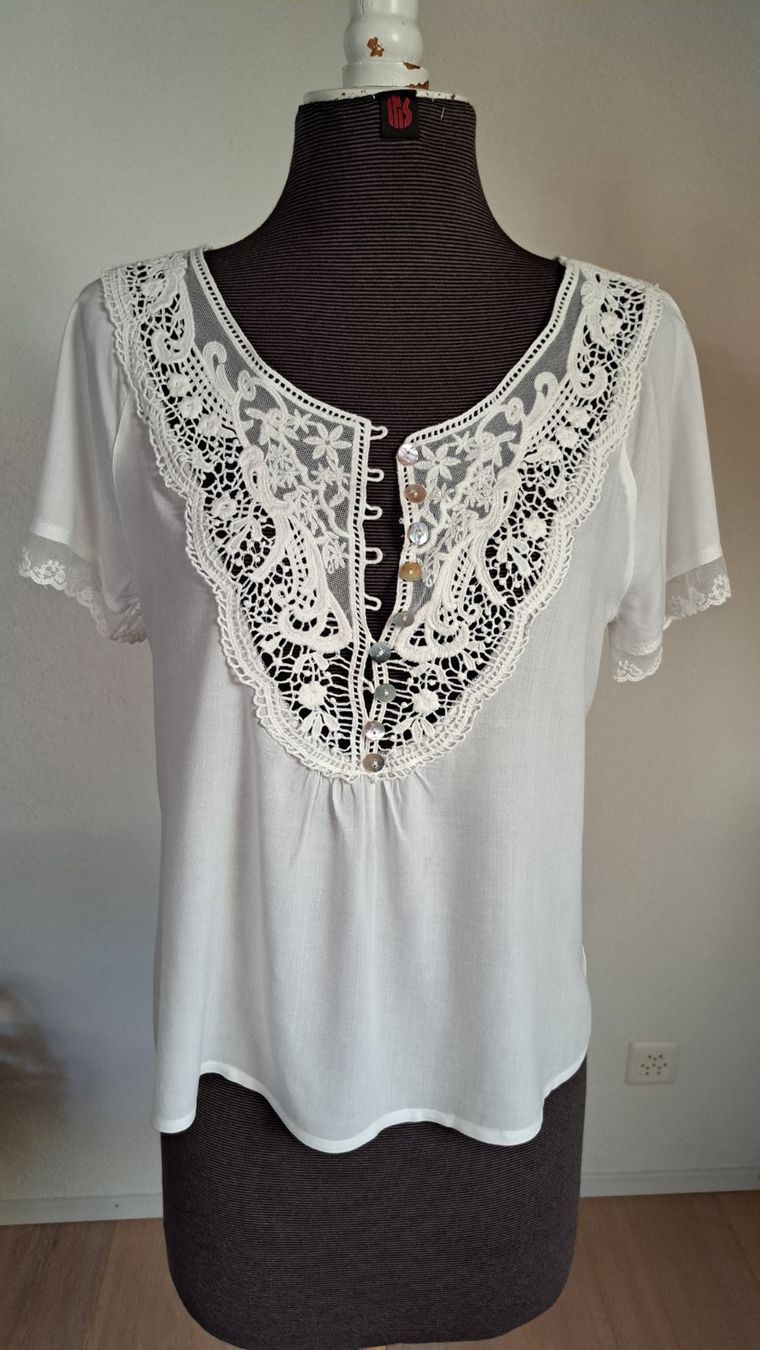Blusen: Vintage Bluse mit dekorative Spitzeneinsätze – Gebraucht aus Reutigen von IrisFashion