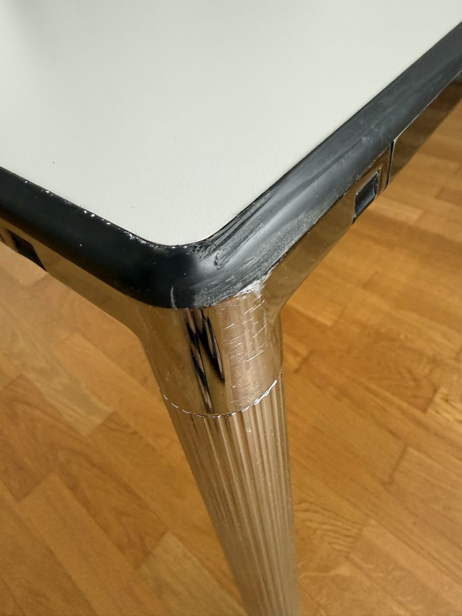 Tables: Stabiler Bürotisch – D'occasion à Pfäffikon SZ par FedLo 4