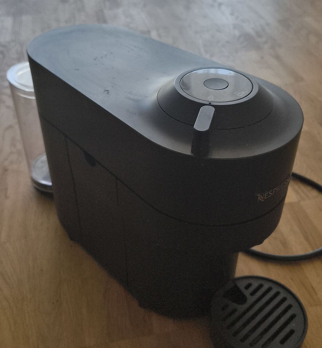 Nespresso Macchine per caffè & Macchine per espresso: Nespresso Kaffeemaschine DE-LONGHI Vertuo – Usato da Männedorf venduto da Laura000
