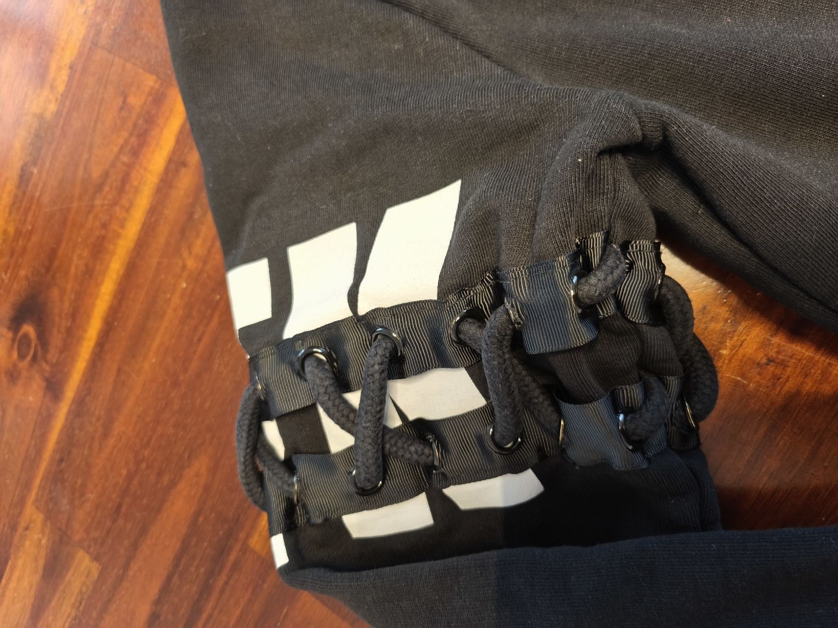 Pullover & Sweatshirts: Kapuzenpullover – Schwarz, Grösse M – Gebraucht aus Wohlen AG von art_9qvl 1