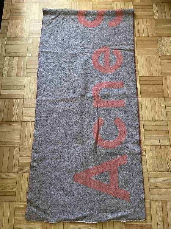Acne Studios Foulards, Tücher & Schals: Schal Acne Studios Logo grau rosa – Gebraucht aus Zürich von rit_g825