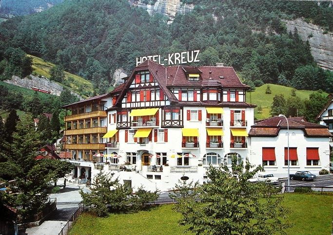 Cartoline postali: VITZNAU Hotel Kreuz, Bahn, Auto – Usato da Jona venduto da philajona