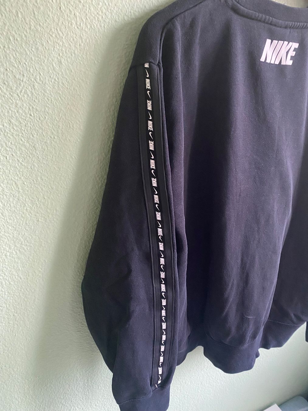 Pullover & Sweatshirts: Nike Vintage Sweatshirt Schwarz, Grösse M – Gebraucht aus Basel von Larry24 2