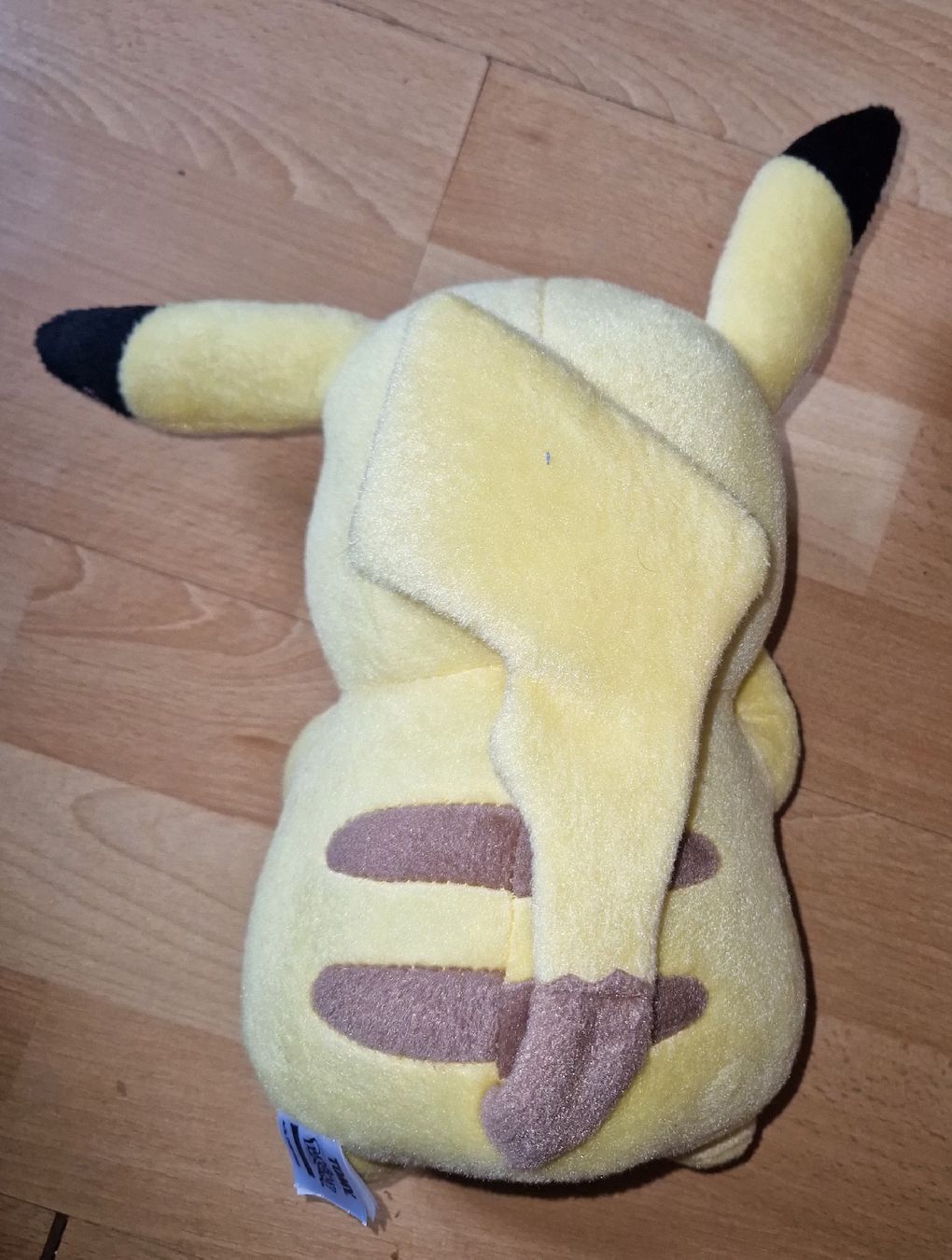 Pokémon Giocattoli: Pokemon Plüschtier Pikachu Tomy 2017  – Usato da Möhlin venduto da Lyhme94 1