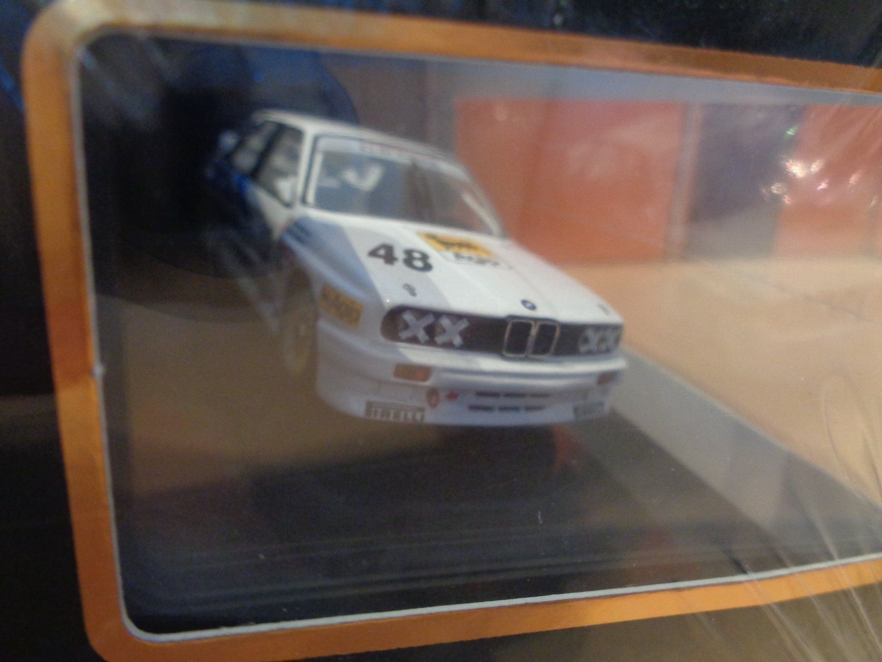 BMW Modellini d'auto: Ixo 1:43 BMW M3 E30 pilote Suisse – Nuovo e nell'imballaggio originale da Reconvilier venduto da rallycar 1