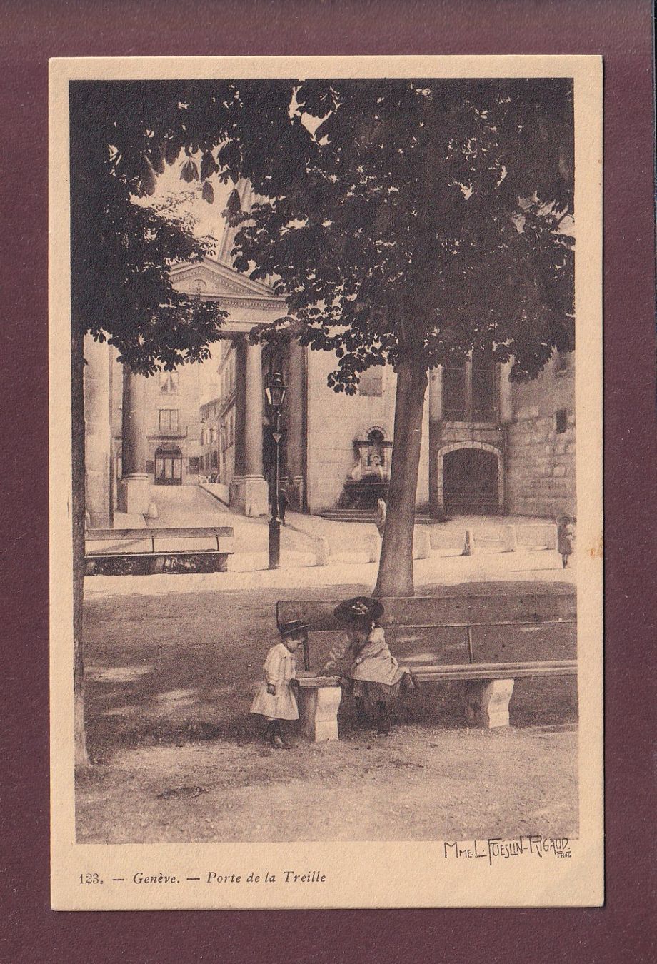Cartoline postali: GENEVE - Porte de la Treille – Usato da Pully venduto da nicecards