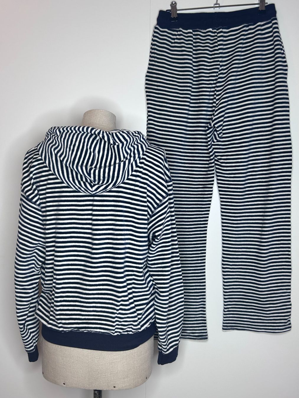 Calida Negligees & Pigiami: Calida Zip-Up Hoodie and Pants Set – Usato da St. Gallen venduto da look-twice 4