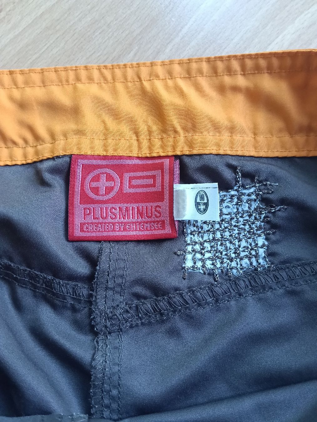 Chiemsee Pantaloni: Shorts unisex s chiemsee – Usato da Boniswil venduto da kat_tak 1