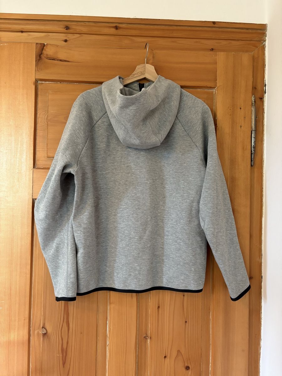 Nike Giacche: Graue Nike Kapuzenjacke im Grösse S – Usato da Frauenfeld venduto da lin_77m9 1