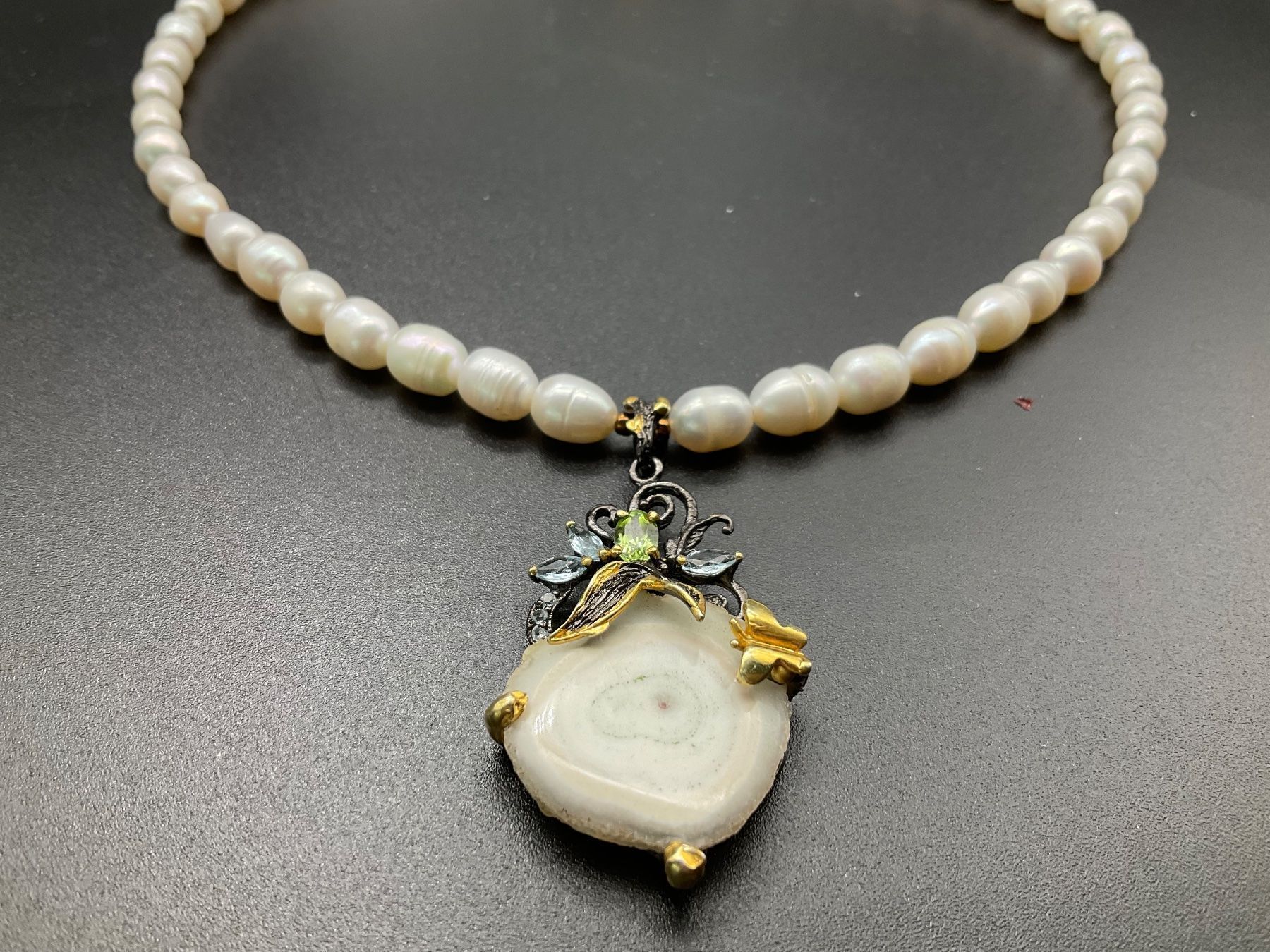 Catenine: Attraktives Perlencollier mit Quarz-Anhänger – Nuovo (secondo la descrizione) da Luzern venduto da S.Kern01 1