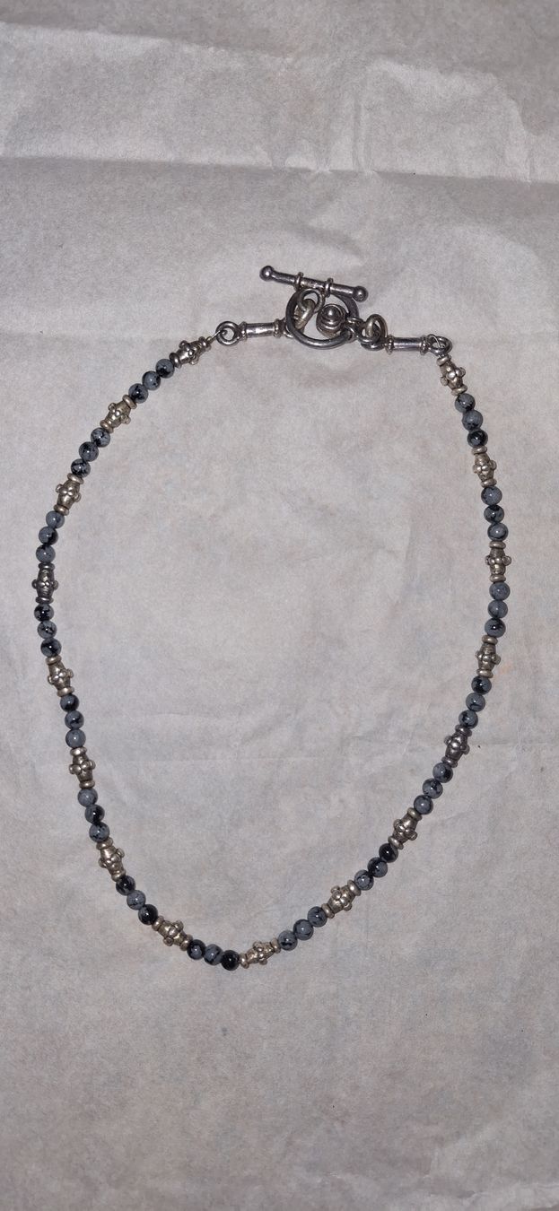 Catenine: Schöne Halskette mit Schneeflocken Obsidian – Usato da Brienz BE venduto da mondchatz1