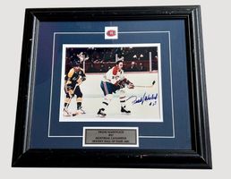 Frank MAHOVLICH Hockey Autographe Photograph 1981