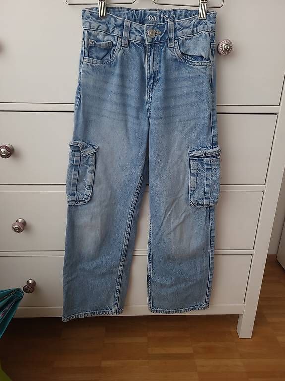 Pantaloni: Mädchen Baggy Jeans Gr.134 – Usato da Oberaach venduto da Svea11