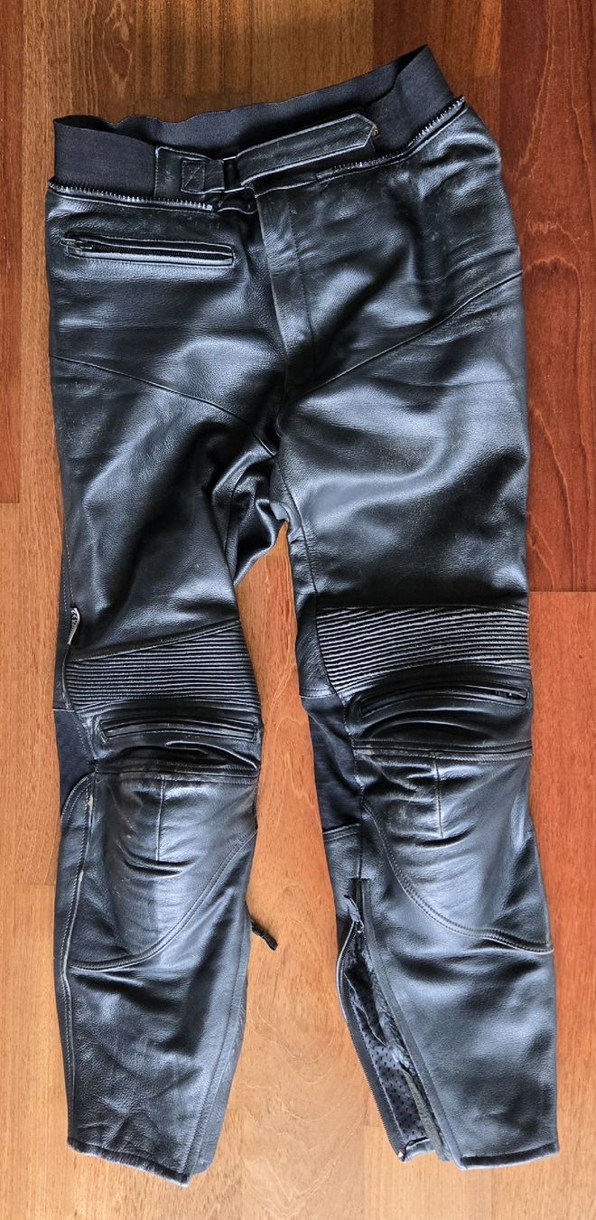 IXS Pantaloni: IXS Motorrad Lederhose Gr. 52 – Usato da Flims Waldhaus venduto da Hoenger