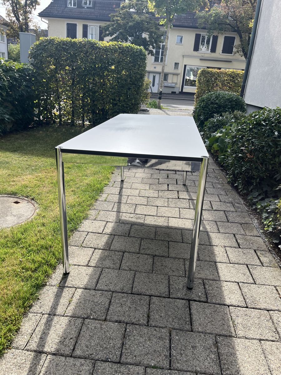 USM Scrivanie: USM Haller Tisch weiss – Usato da Zürich venduto da isabeldoris 1